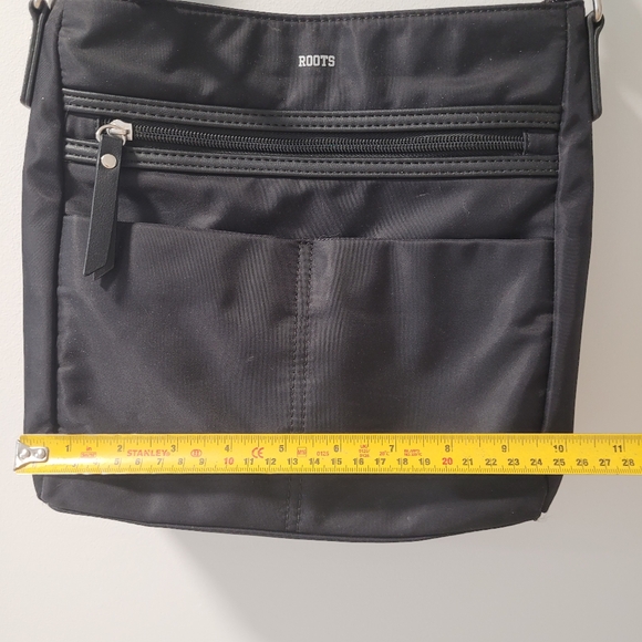 Roots black shoulder bag purse Style R5876 - Picture 6 of 14